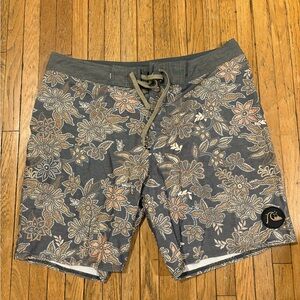 Quiksilver Men's Floral Board Shorts - Gray and Tan